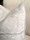 Cojin faux fur gris palido