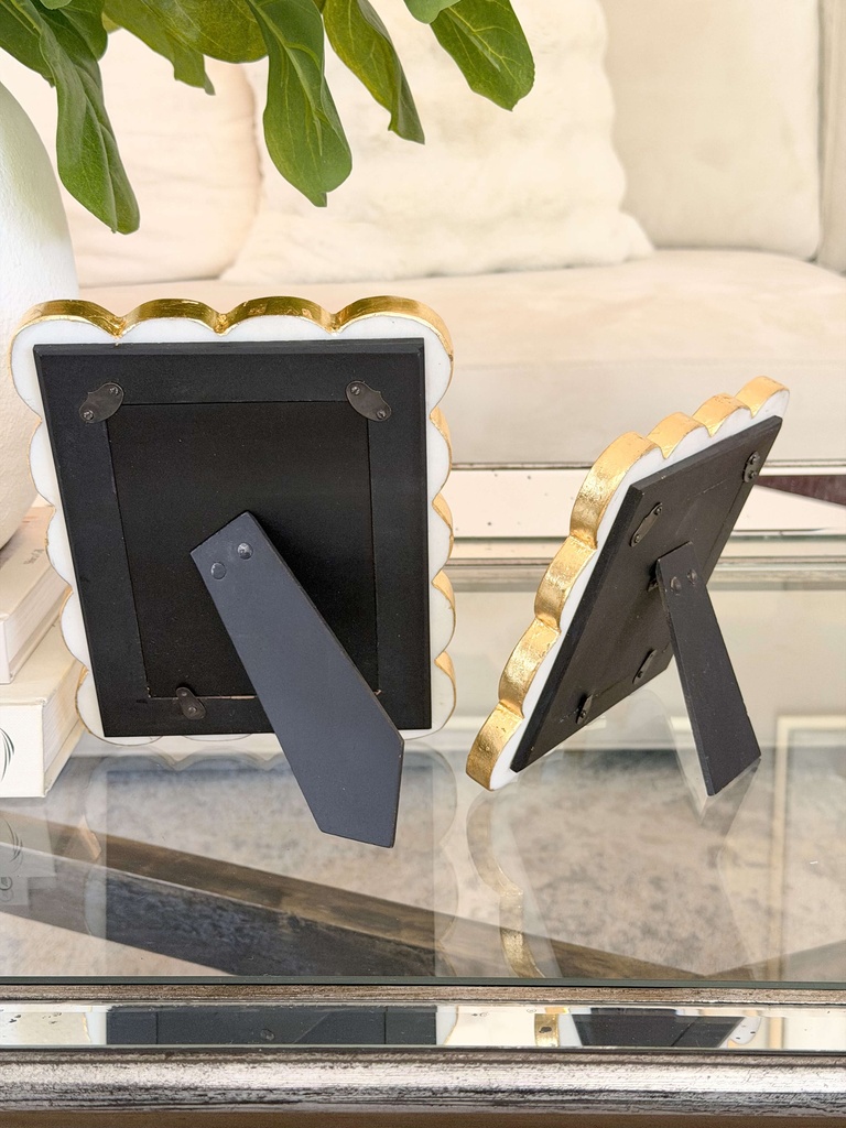 Retratera scalloped marmol orilla dorada