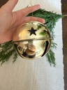 Ornamento de cascabel dorado brillante