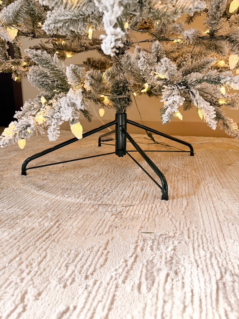 Arbol de navidad nevado de pino suizo