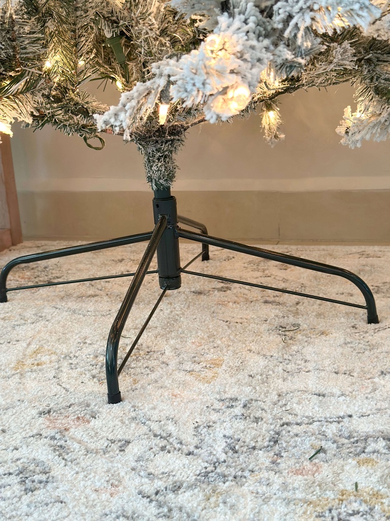 Árbol nevado pre-iluminado de 7 pies