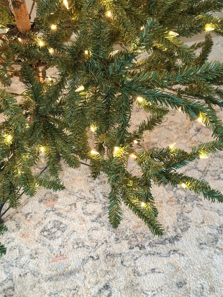 Arbol pre-iluminado Mountain Pine de 7 pies