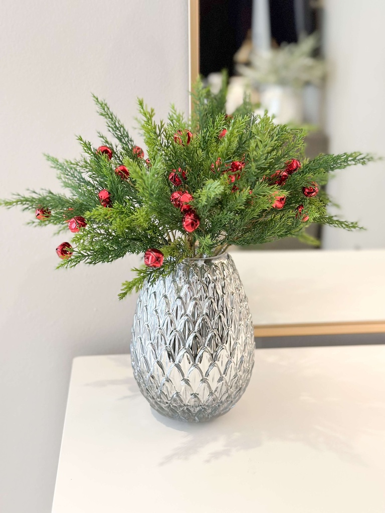 Rama de campanitas y pino