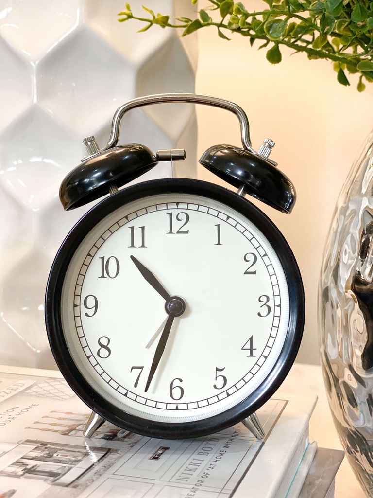Reloj despertador negro