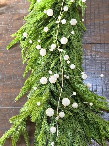 [D3772] Guirnalda de perlas grandes con alambre dorado