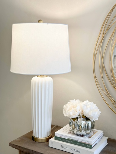 [KHL333595] Lampara de ceramica blanca con base dorada