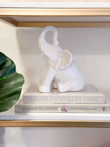 [1030-WHIT] Elefante blanco sentado