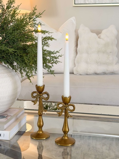 [73615.40/73615.40] Set de 2 candelabros dorados pequeños con chongo