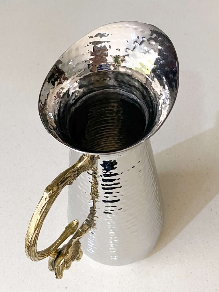 Pichel de aluminio con flor